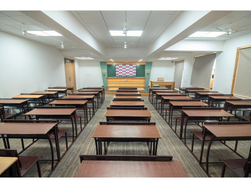 class room at Dr. D. Y. Patil B-school college